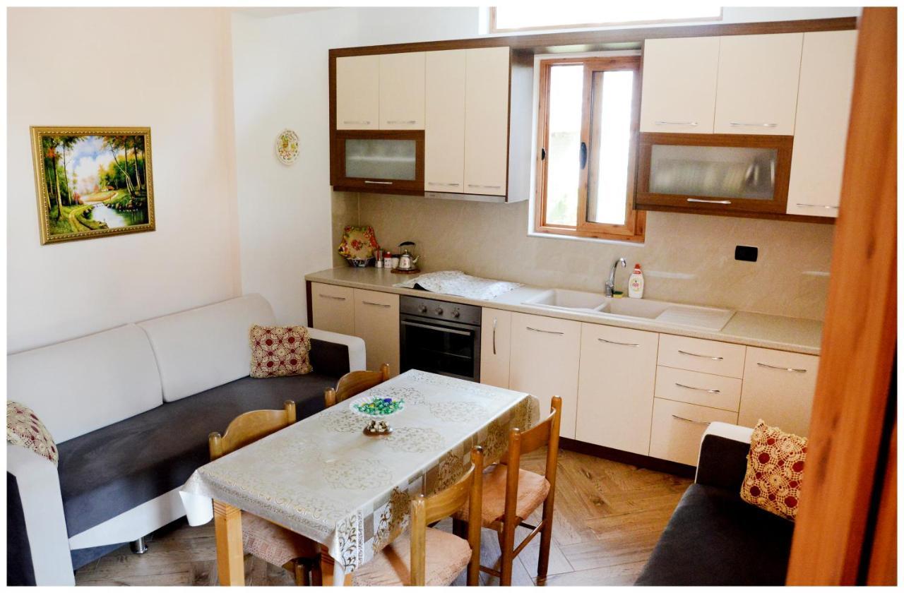 Apartment Demaj Vlore Bagian luar foto